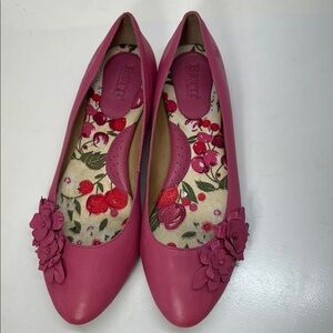 Born Pink Flats with Floral Details